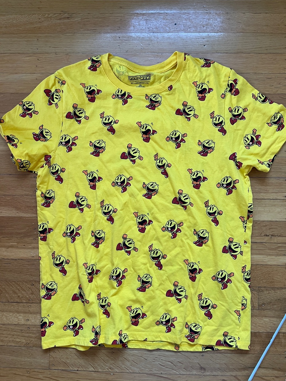PAC-MAN all-over print yellow t-shirt video game character 1980s L yellow red